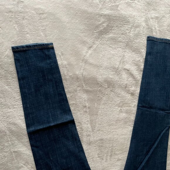 NEW. Women's Size 4 short, Levi's 711,  Distressed, Dark Wash, Hypersoft jeans. - Picture 13 of 15